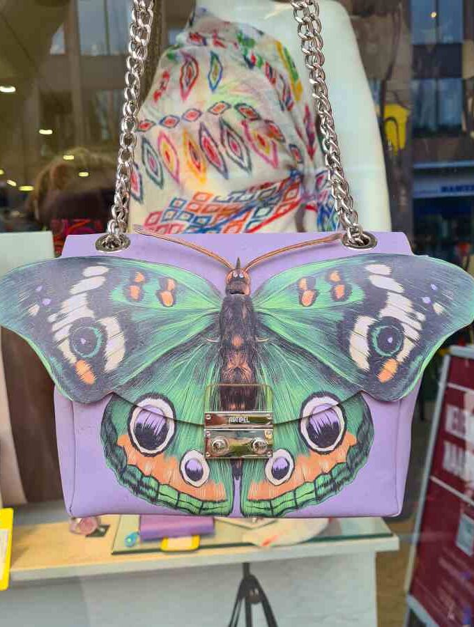 Vegan tas met vlinder in lila gemaakt van kurk mooi