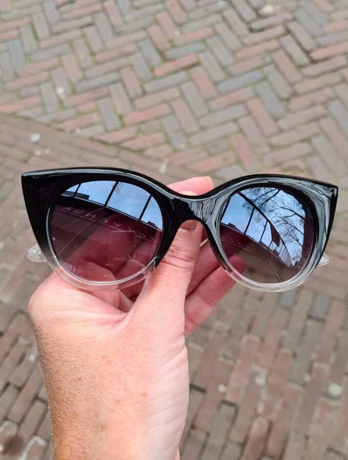 Zonnebril montuur kattenogen zwart met wit hand