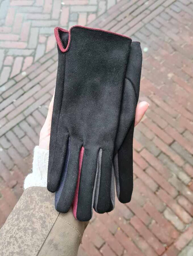 Zachte handschoen gekleurde vingers
