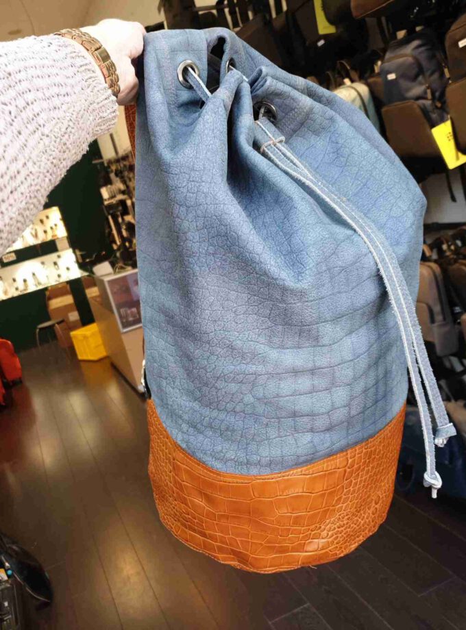 Grote leren rugtas buidel trekkoord croco twee kleuren