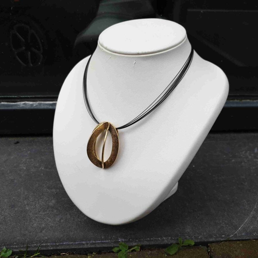 Ketting staaldraad goudkleurige hanger 3D