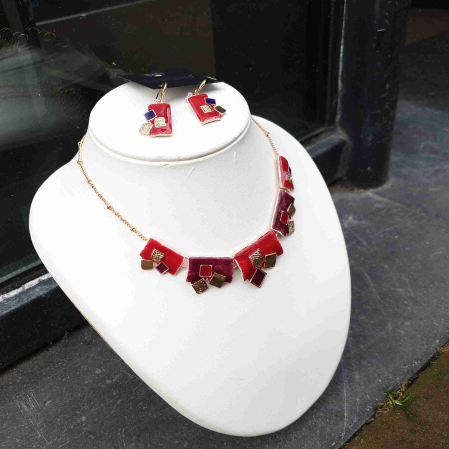 Korte ketting emaille rode en paarse rechthoeken
