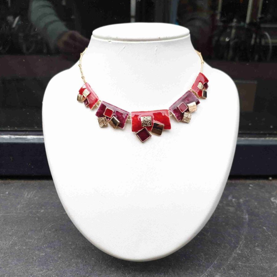 Korte ketting emaille rode en paarse rechthoeken