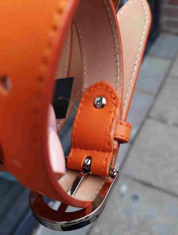 Leren riem 25mm zilveren gesp in oranje schroef
