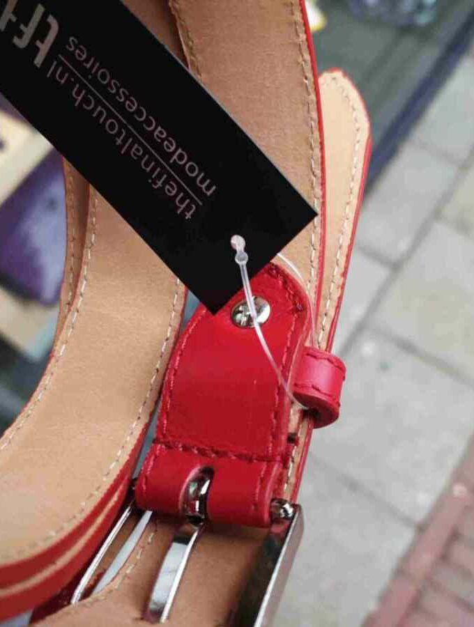 Rode leren riem schroef