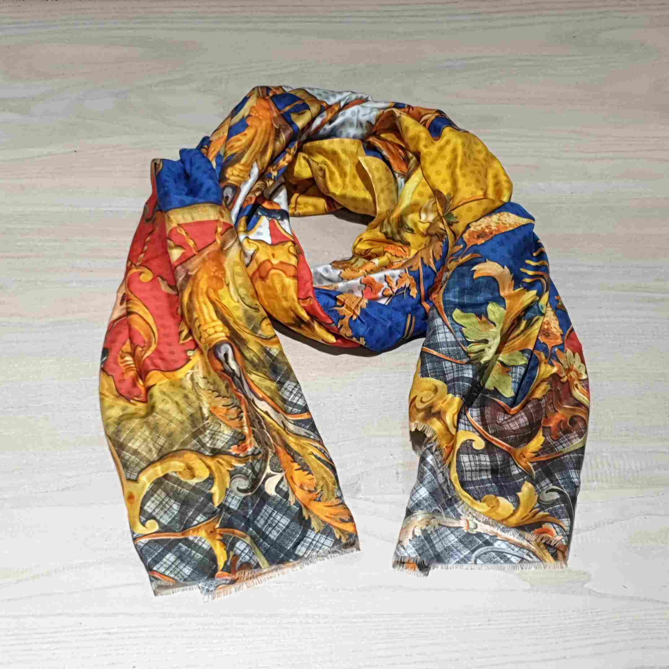 Lange sjaal met romantische print modal met zijde