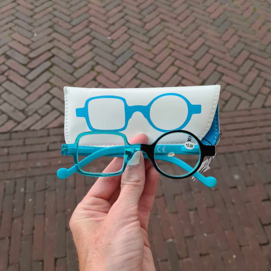 Leesbril twee verschillende glazen in turquoise