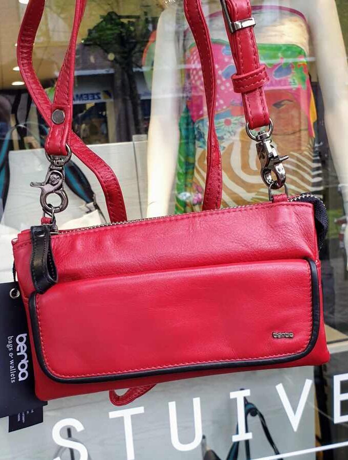 Berba rode clutch zwarte rand
