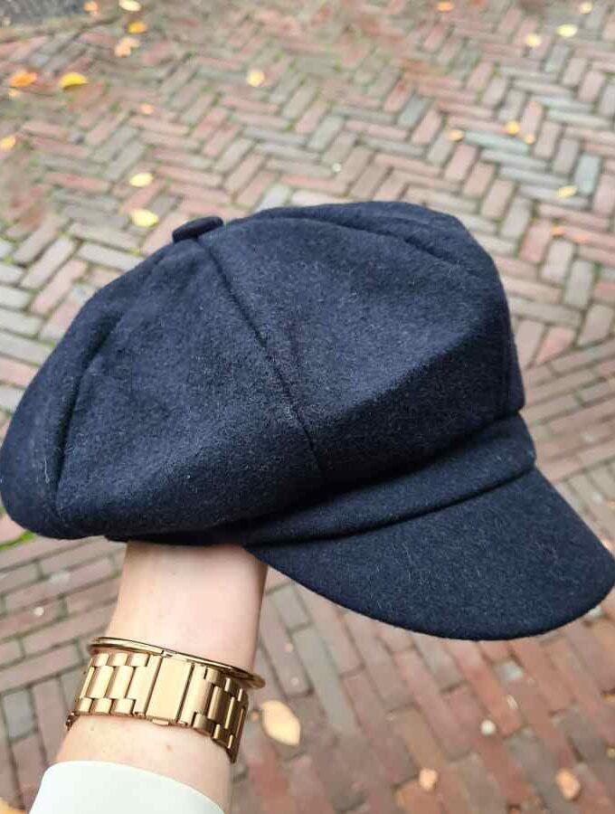 Wollen petje met klep in donkerblauw