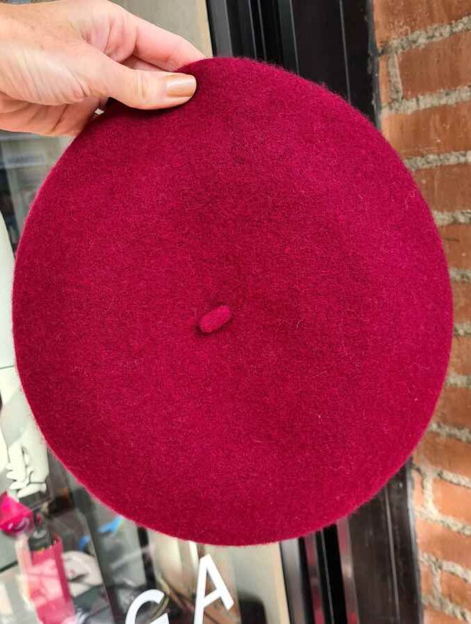 Baret donkerrood frans wol