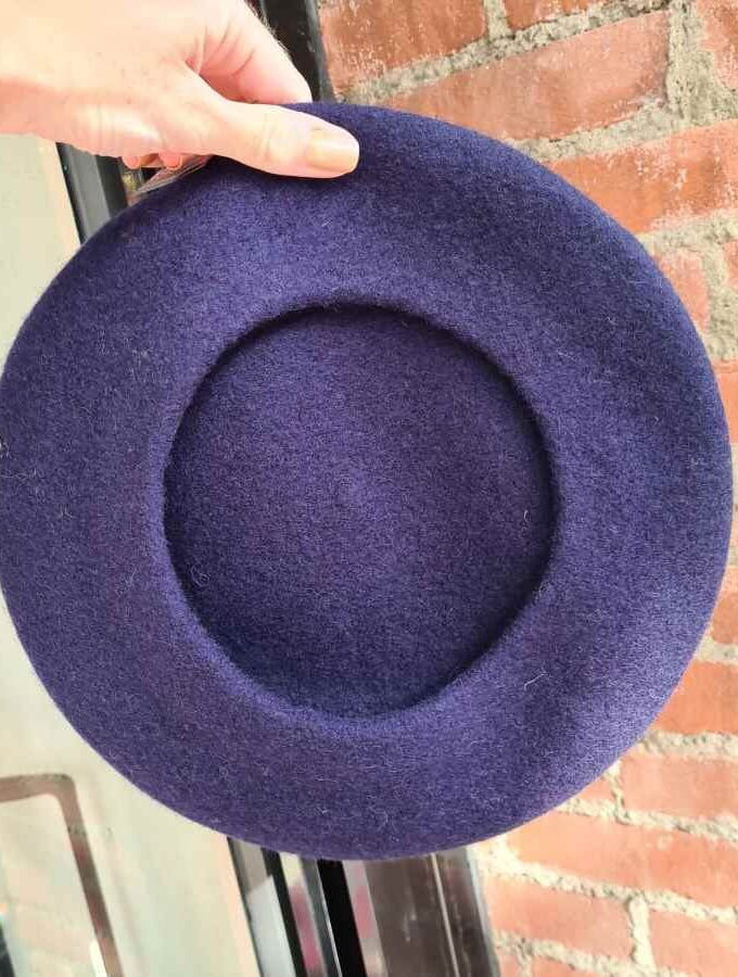 Donkerblauwe baret echt wol