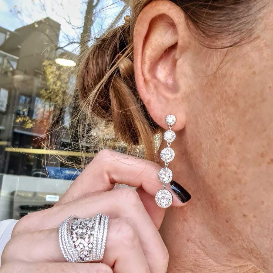 Lange oorbellen grote stenen zirkonia