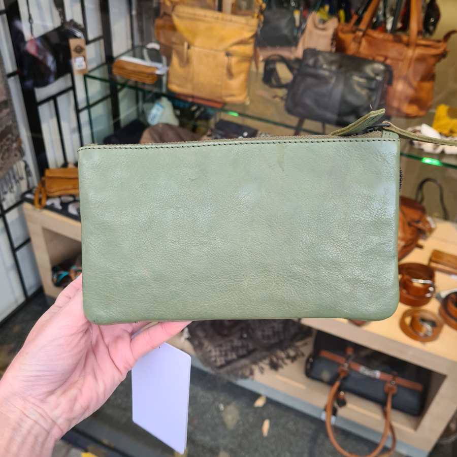 Lichtgroen leren schoudertas drie vakken DR Amsterdam