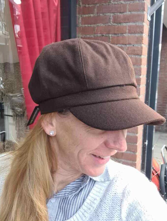 Chocolade bruin pet met klep dames