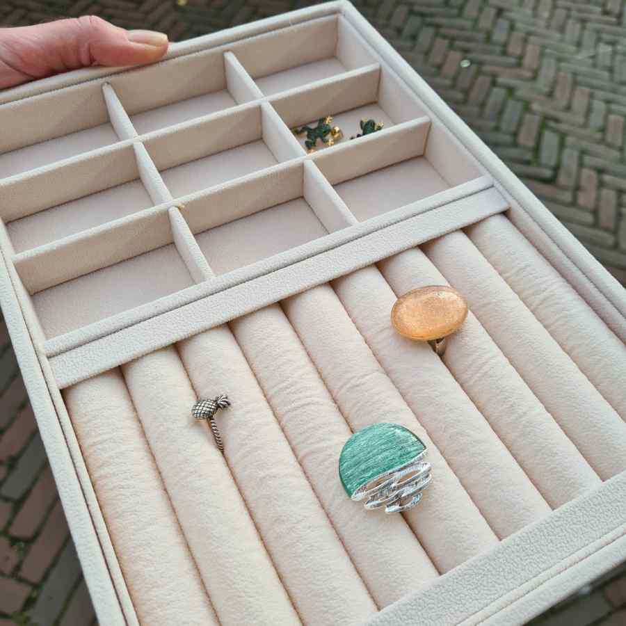 Sieraden opbergen doos ringen oorbellen
