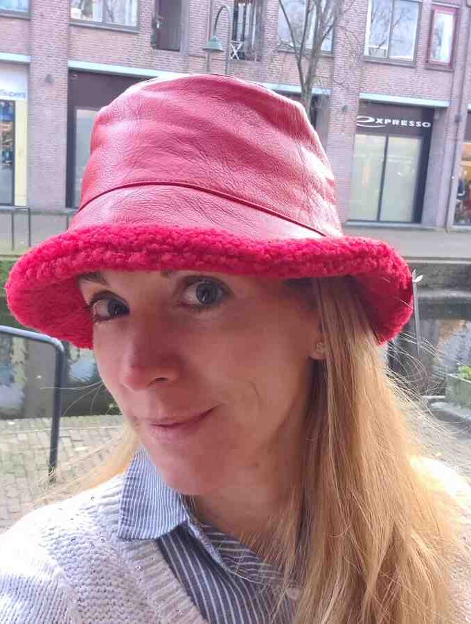 Regenhoed rood dik gevoerd