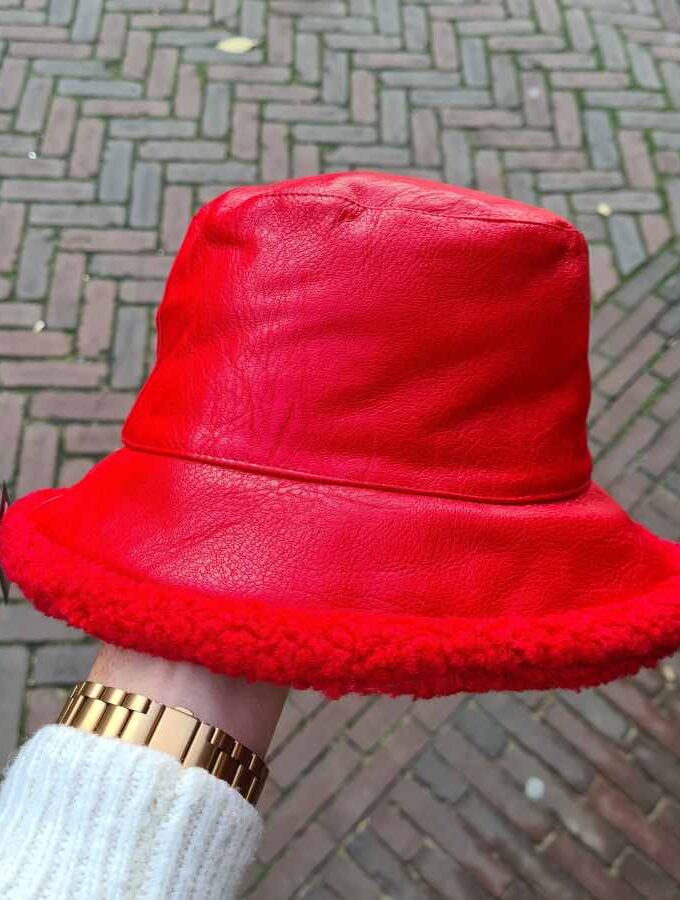 Regenhoed rood dik gevoerd