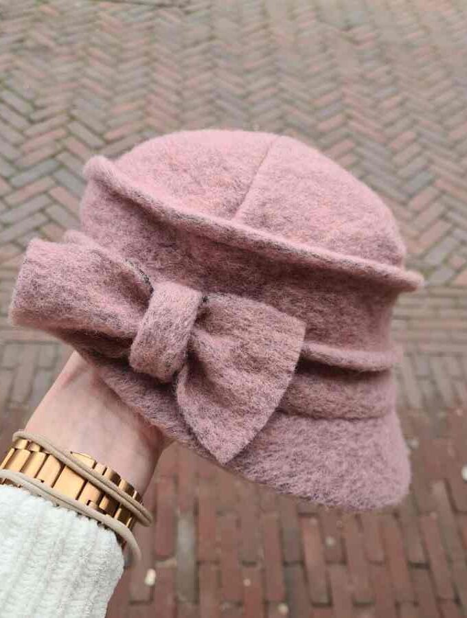 Wollen pet dames roze met strik