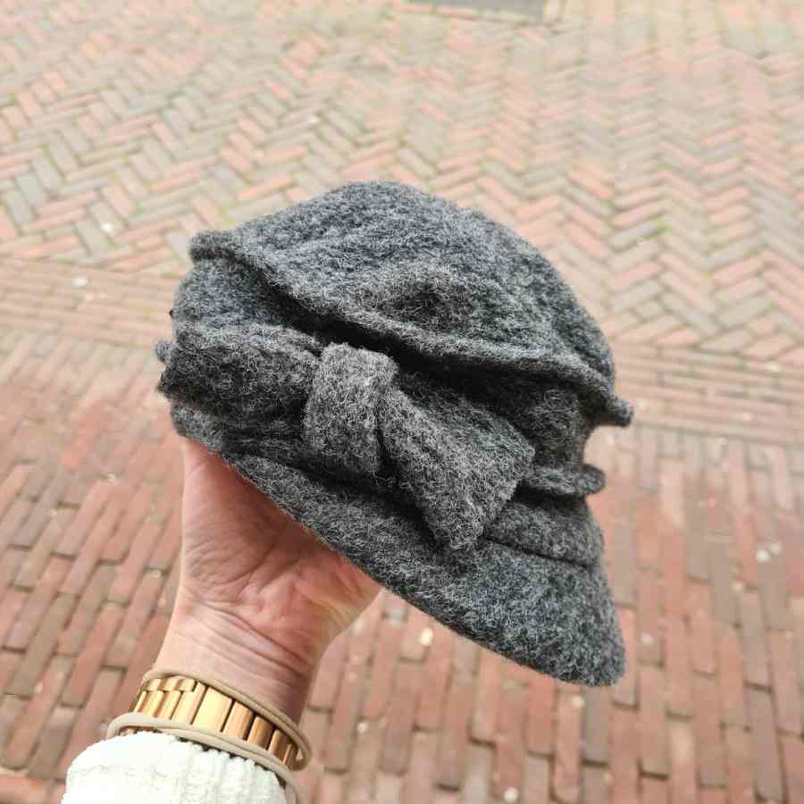 Wollen petje dames grijs met strik en fleece