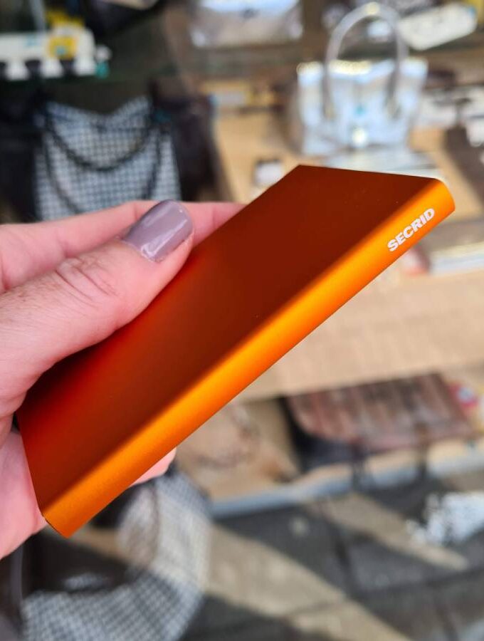 Secrid Cardprotector Oranje zijkant