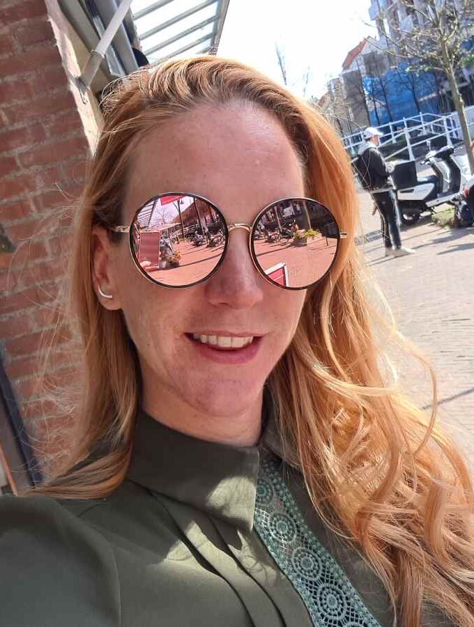Trendy zonnebril ronde glazen bruin gevlekt
