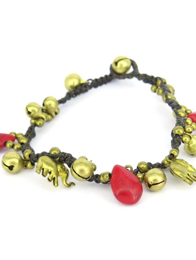 Armband gouden bedels en rode kralen