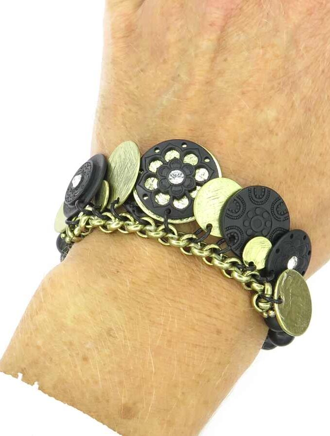 Zwarte armband met gouden en zwarte bedels