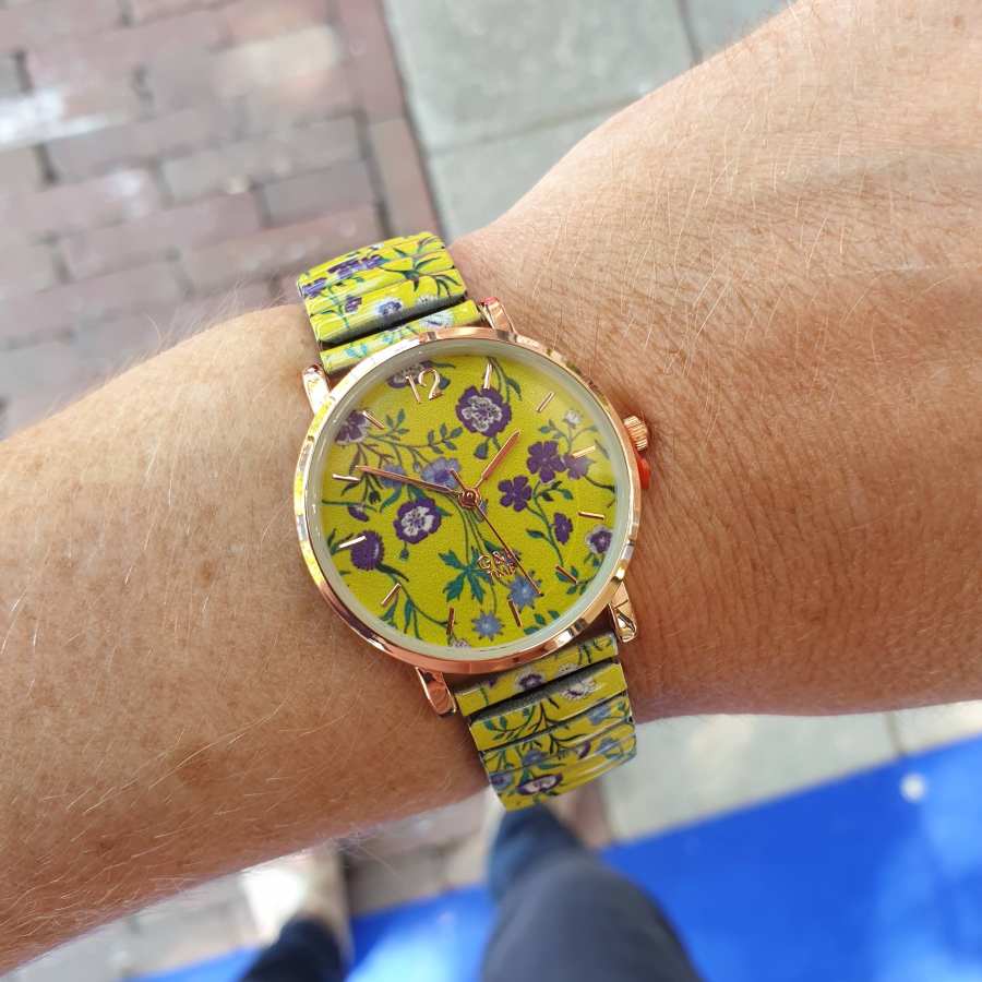 Horloge met bloemen in groen met rosé – Stuivenga Lederwaren