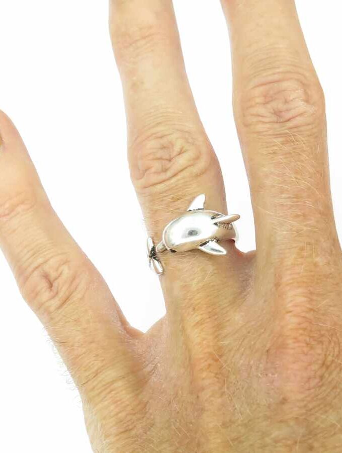 Ring zilverkleurig dolfijn rond