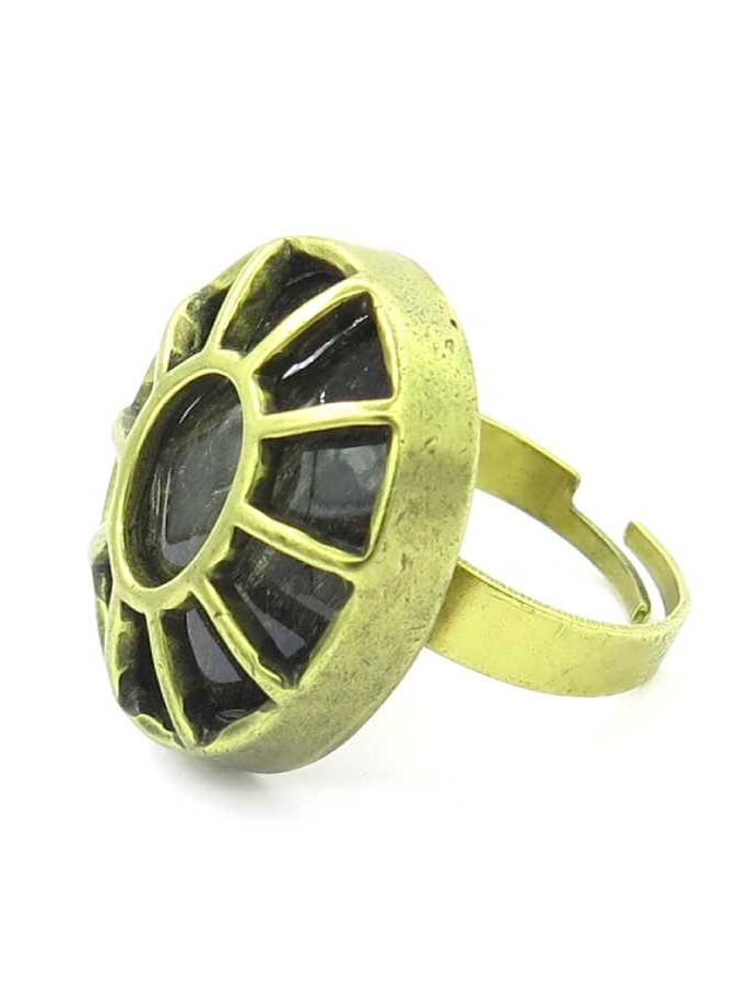 Goudkleurige ring grijze steen
