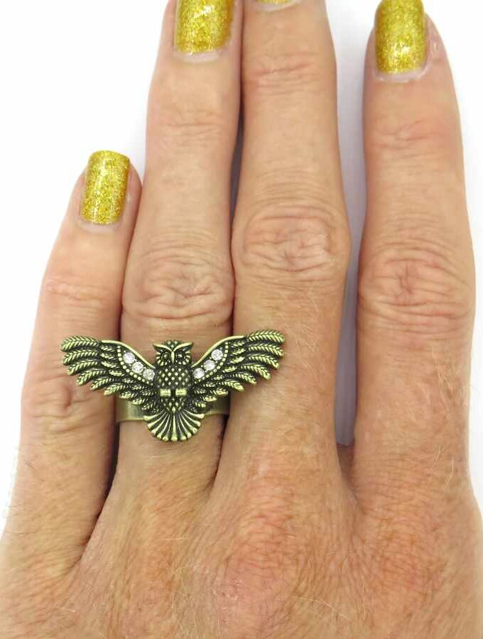 Ring goudkleur uil en steentjes