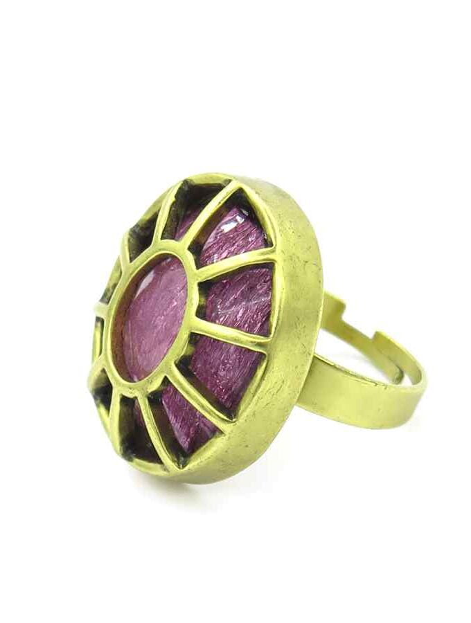 Goudkleurige ring roze steen