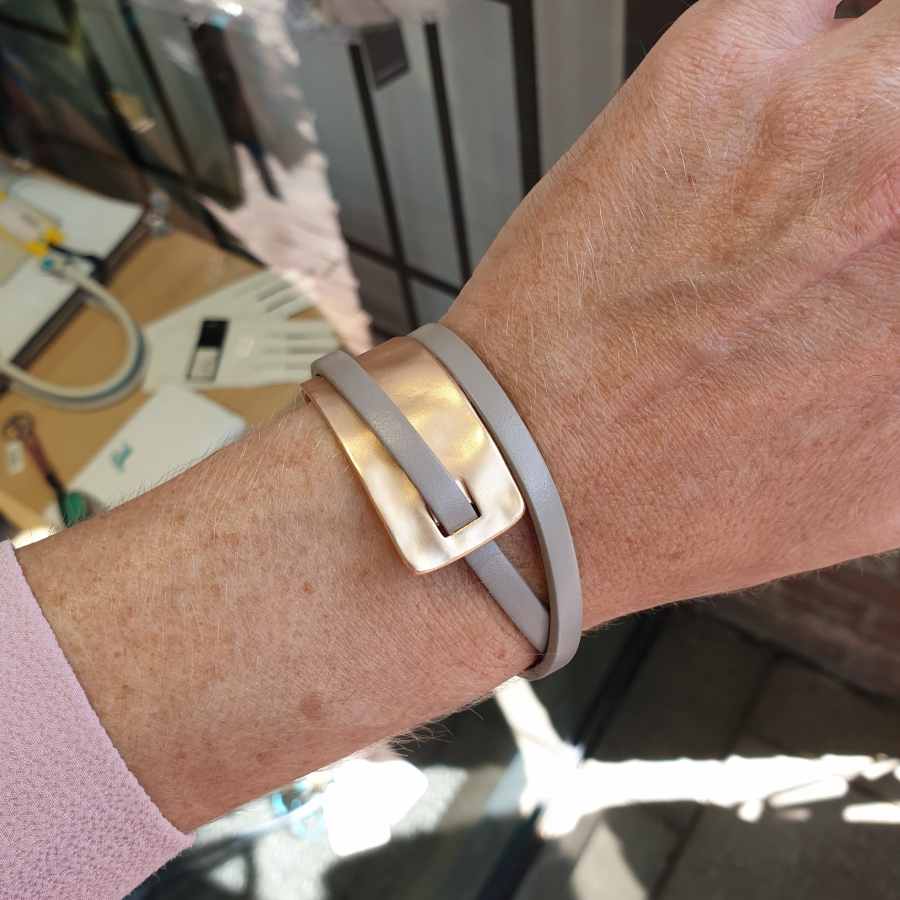 Armband dubbel taupe en rosé