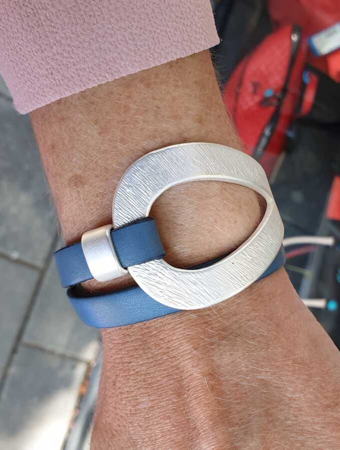 Leren armband blauw en zilver