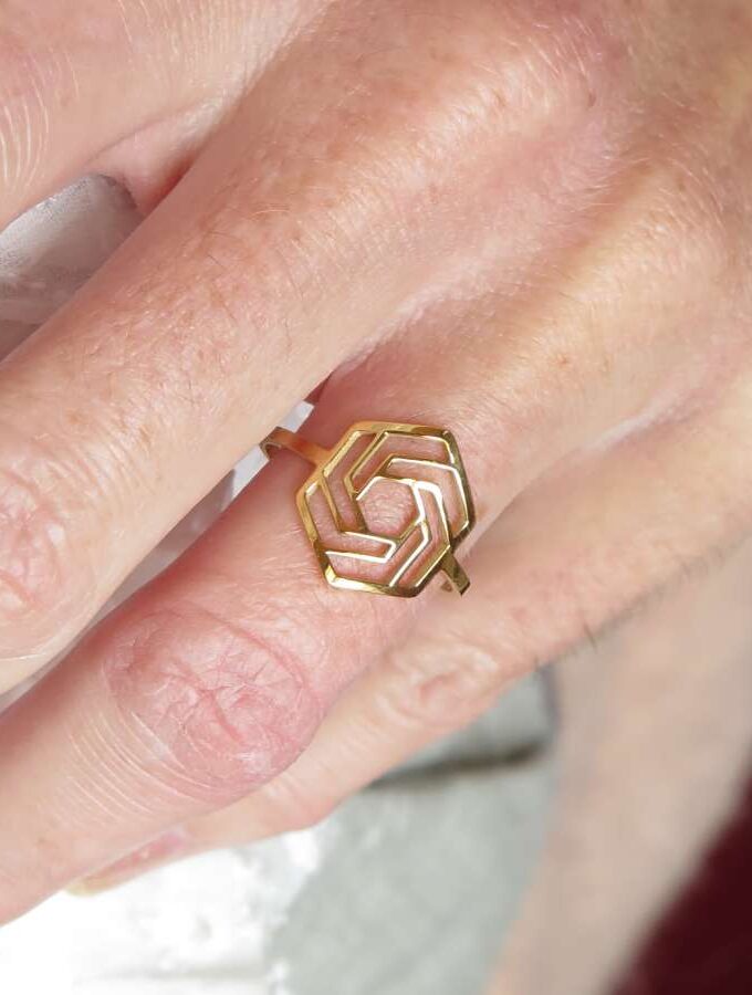 Ring stainless steel goudkleur opengewerkt