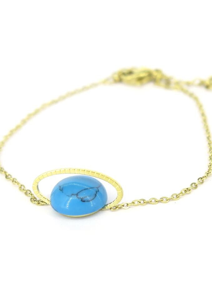 Goudkleurige armband blauwe steen