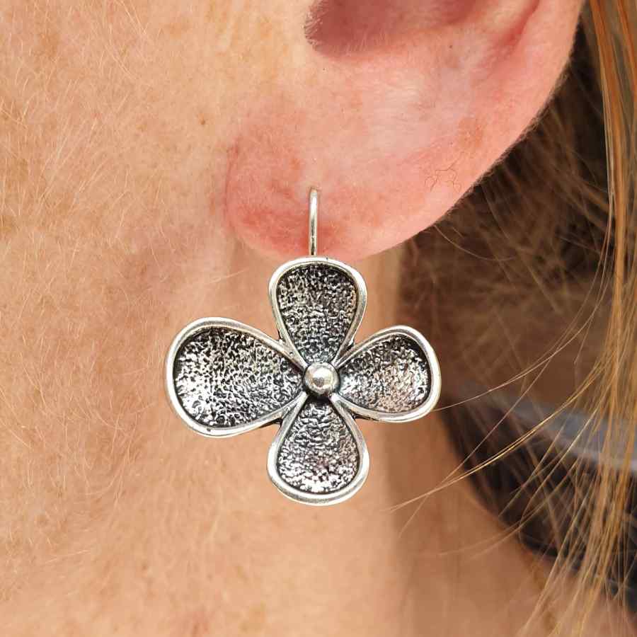 Oorbellen zilver grote bloem