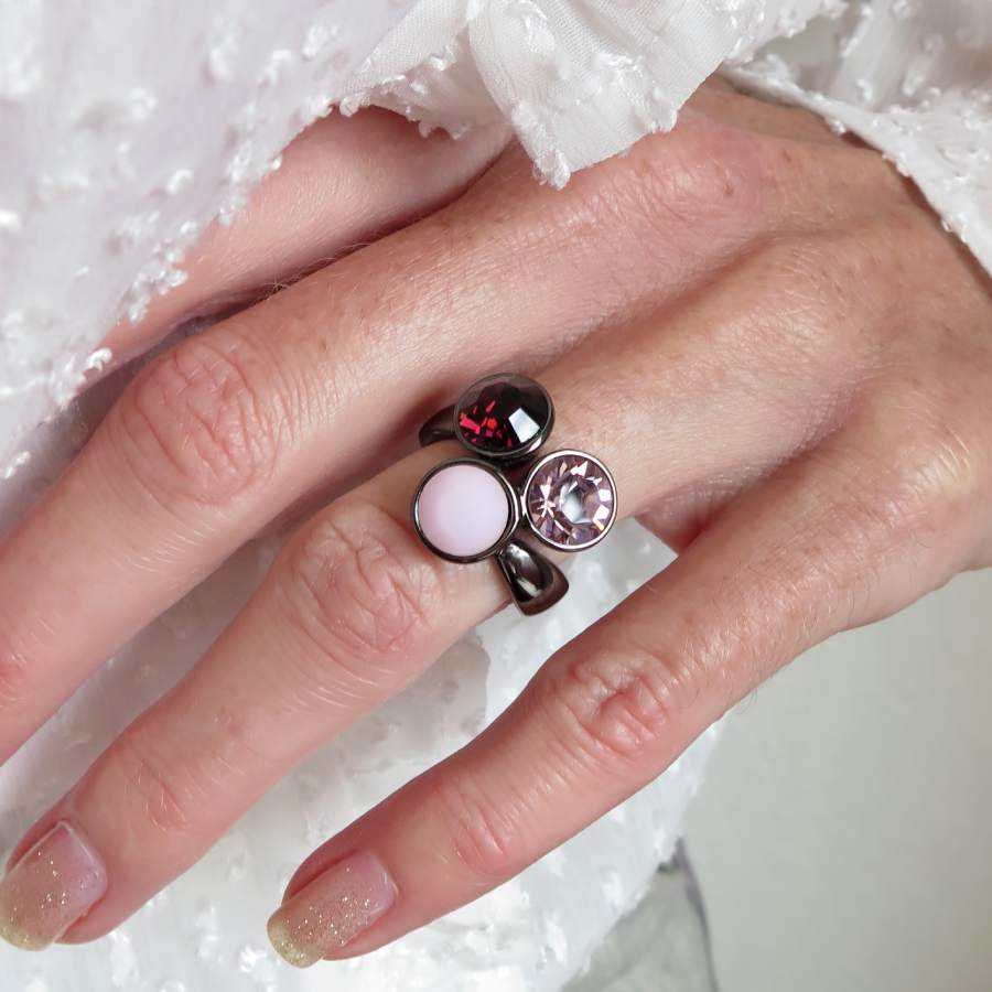 Ring cirkels roze rode stenen elastiek