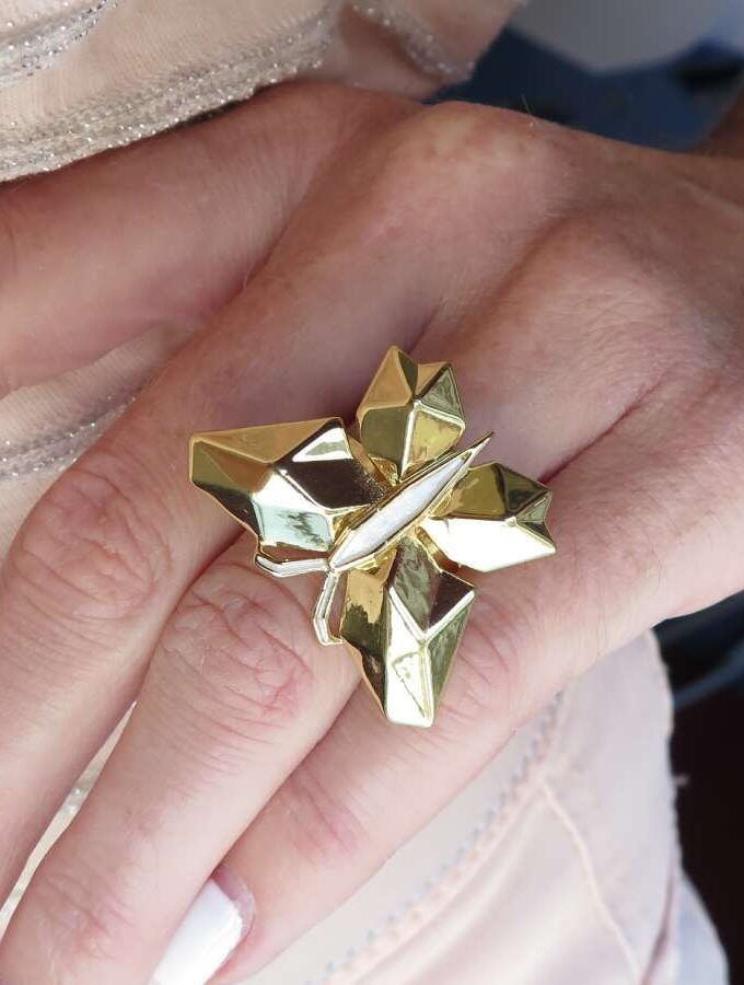 Ring goudkleurig vlinder