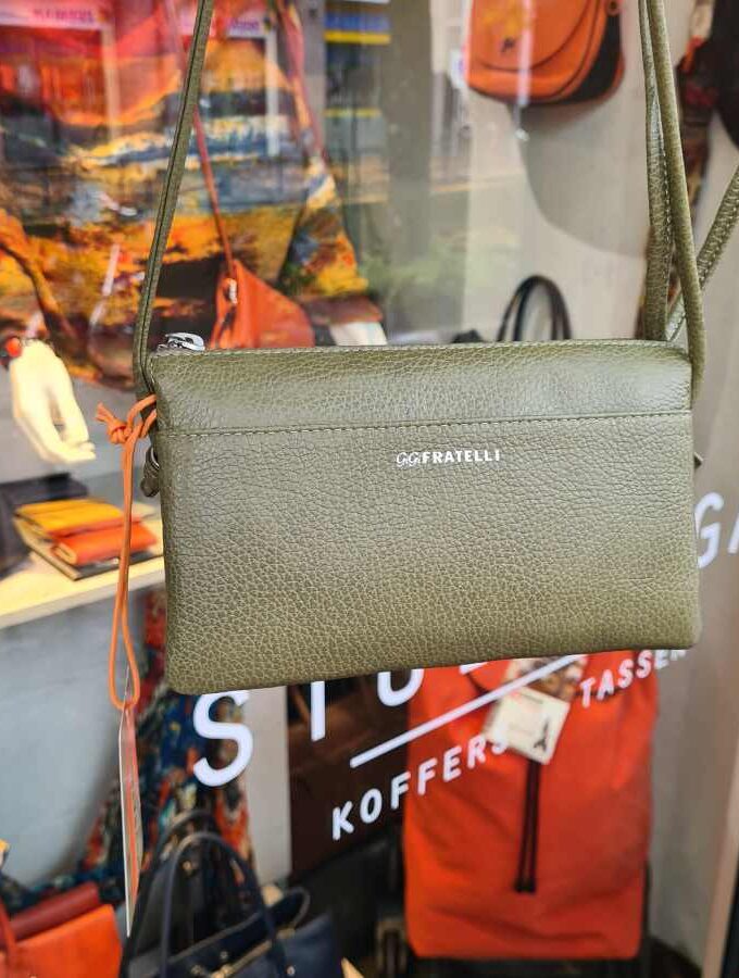 Groen leren clutch Gigi Fratelli veel vakjes
