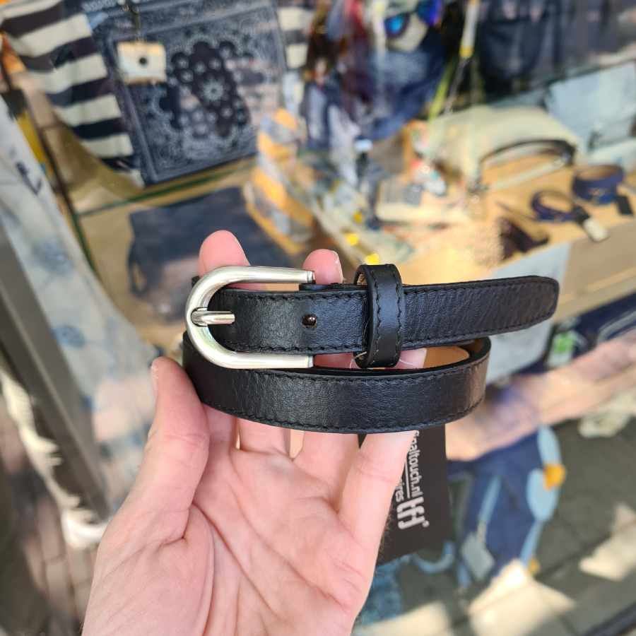 Zwarte leren riem smal met zilverkleurige gesp