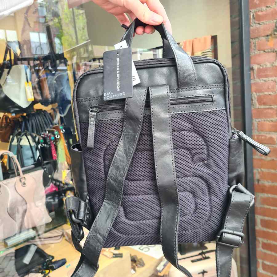 Zwart leren rugzak apart laptopvak
