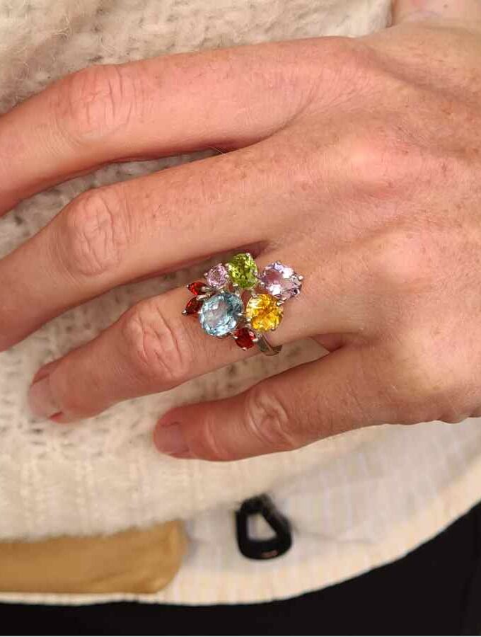 Prachtige ring echt zilver met echte stenen kleuren