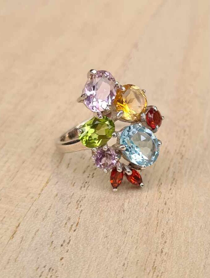 Prachtige ring echt zilver met echte stenen kleuren