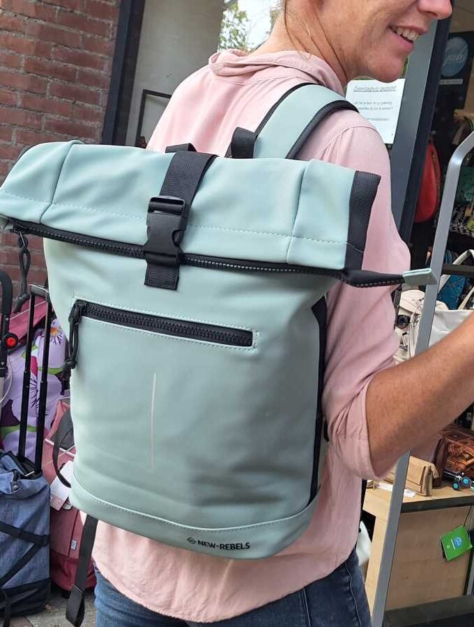 Rolltop rugzak mintgroen met clip