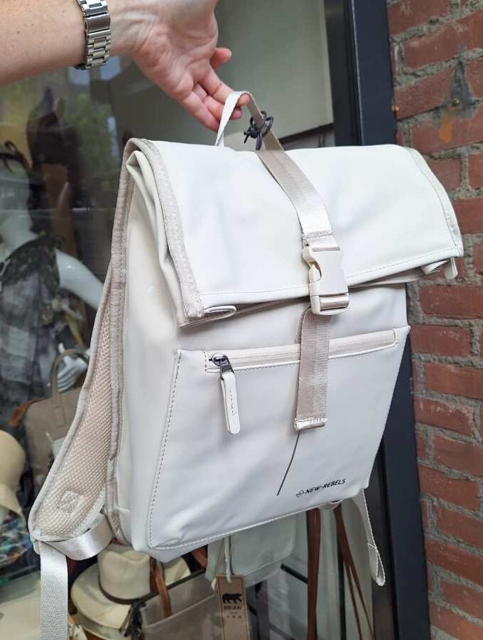 Rolltop rugzak waterafstotend met clip in beige