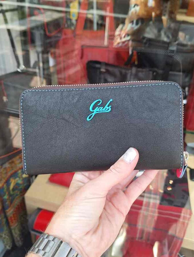 Gabs zwarte ritsportemonnee OK! tekst