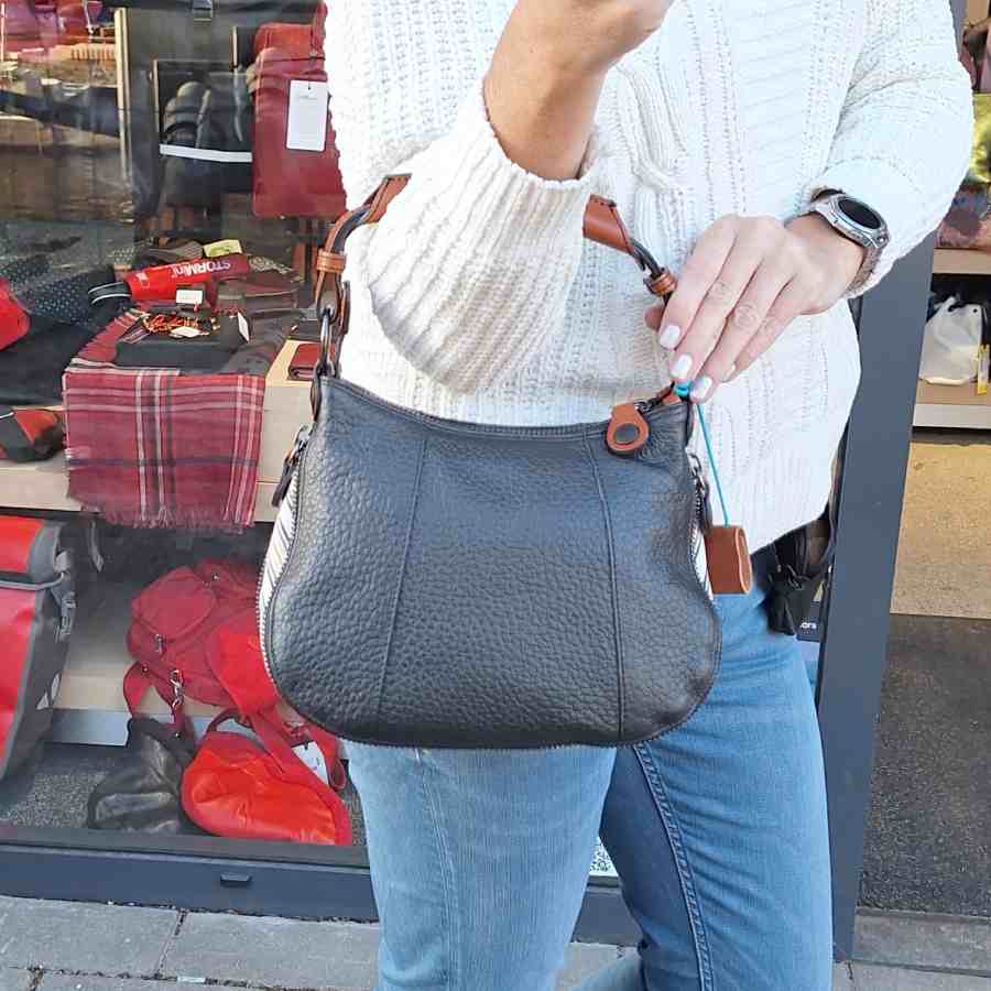Gabs Lorena buideltas zwart met cognac hengsel