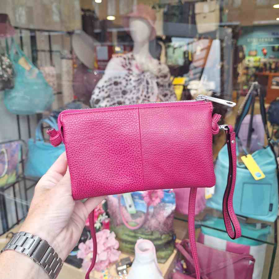 Roze leren clutch met lange schouderband Gigi