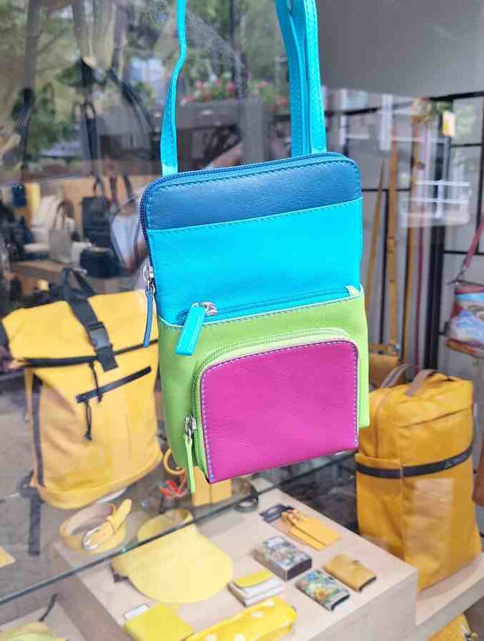 MyWalit Travel telefoontasje met voorvak turquoise